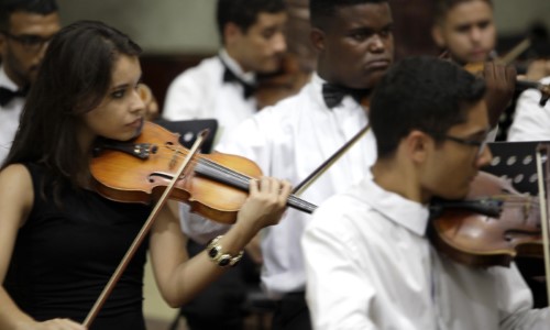 Sala Cecília Meireles recebe Orquestra Sinfônica de BM e soprano Yasmini Vargaz neste domingo